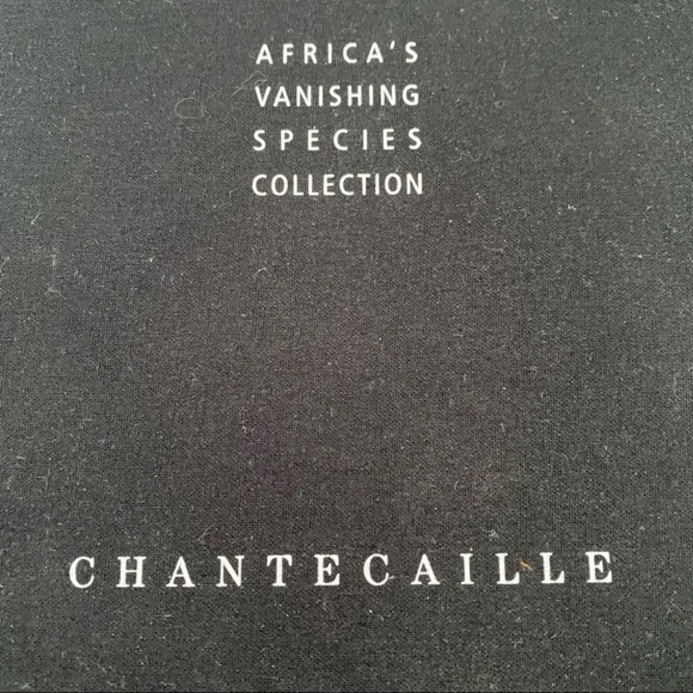 Chanteceille Metallic Eye Shadow Limited Edition 6 eye shadows brush set